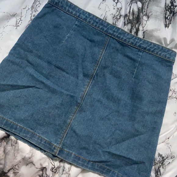 Brandy Melville Jean Skirt - Picture 4 of 4